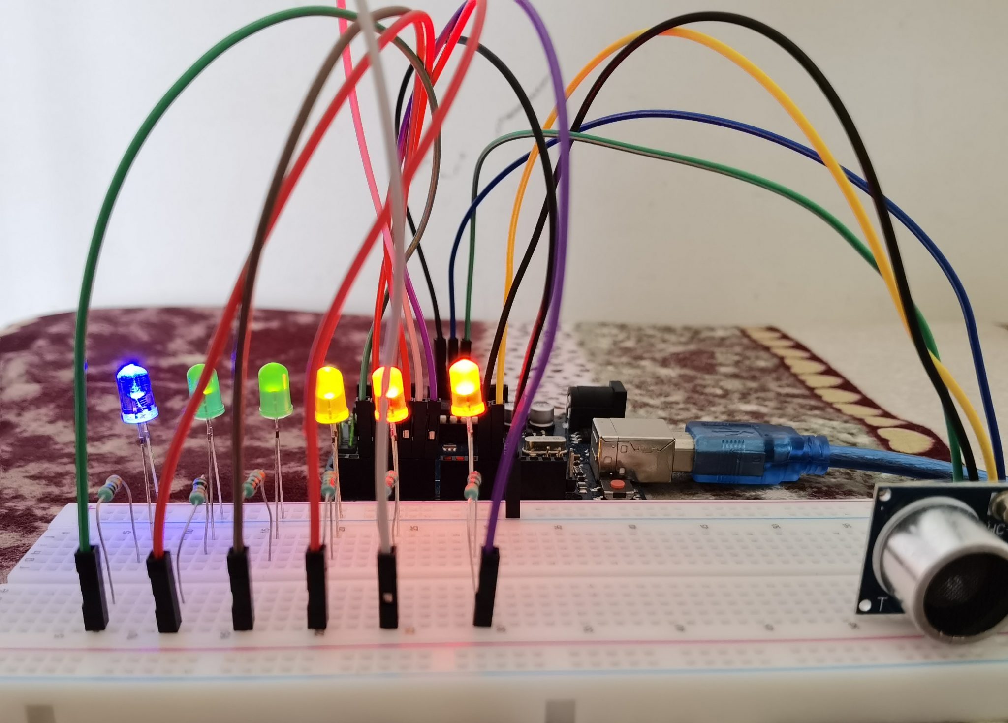 Control LEDs with Ultrasonic sensor on Arduino Uno - Prgmine