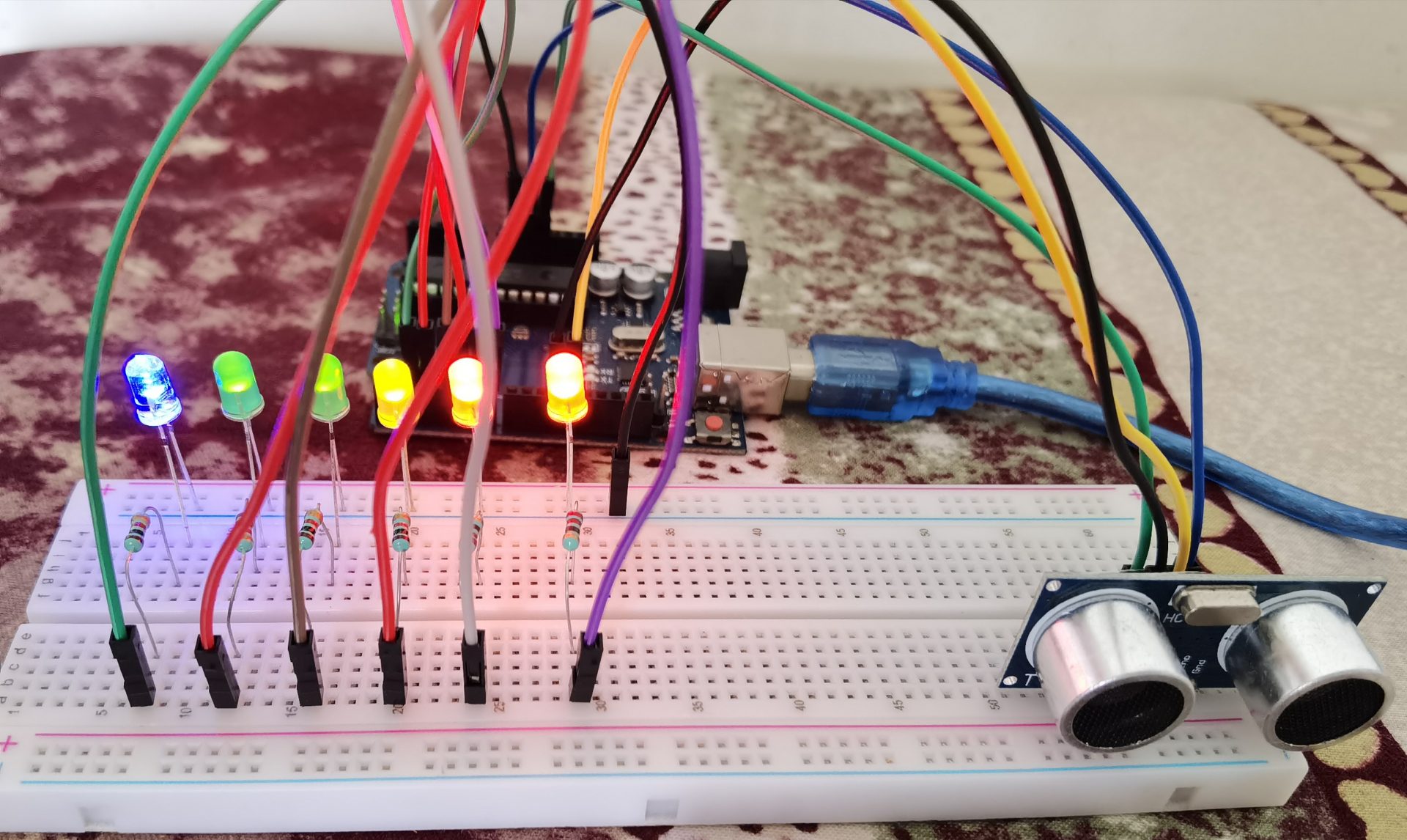 Control LEDs with Ultrasonic sensor on Arduino Uno - Prgmine